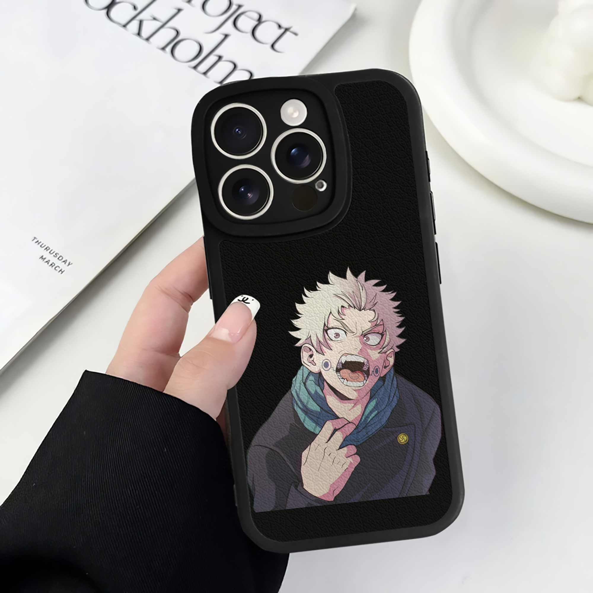 （画像用） 呪術廻戦 Jujutsu Kaisen 【iPhone 16シリーズ対応】シリコンスマホケース（レザー調） 材質：シリコン